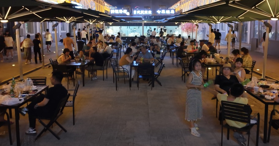 夜市主街客流现场